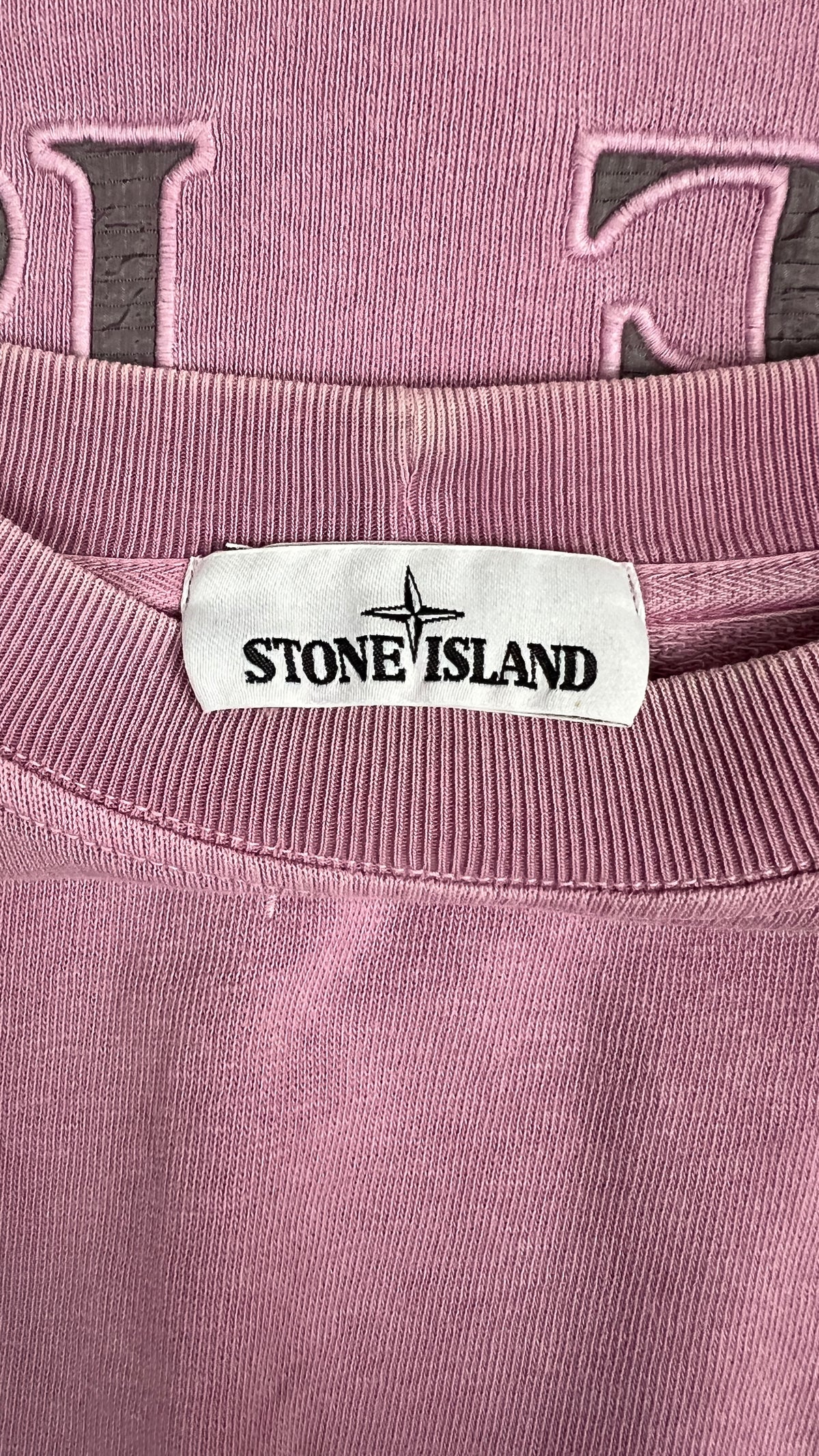 Sweat-shirt Stone Island Boussole rose, détail étiquettes et finitions — vue 3