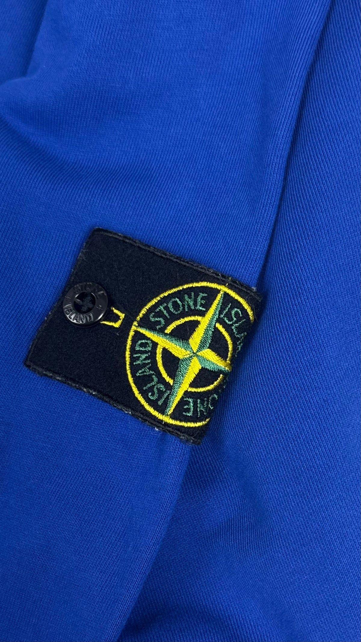 Sweat-shirt Crewneck Stone Island bleu taille L, détail étiquettes et finitions — vue 3