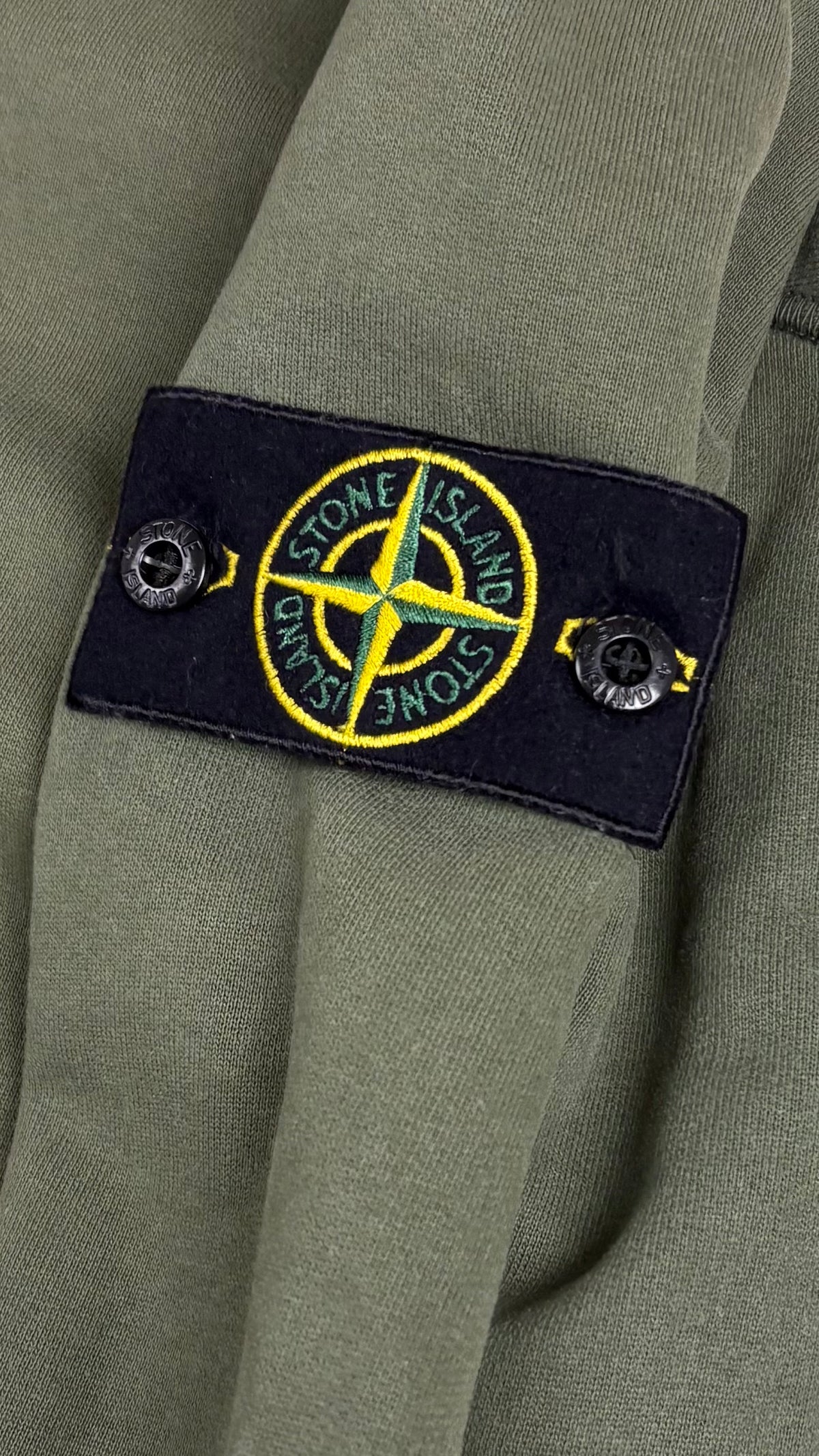 Sweat-shirt Crewneck Stone Island Cotton Fleece kaki taille S, détail étiquettes et finitions — vue 4