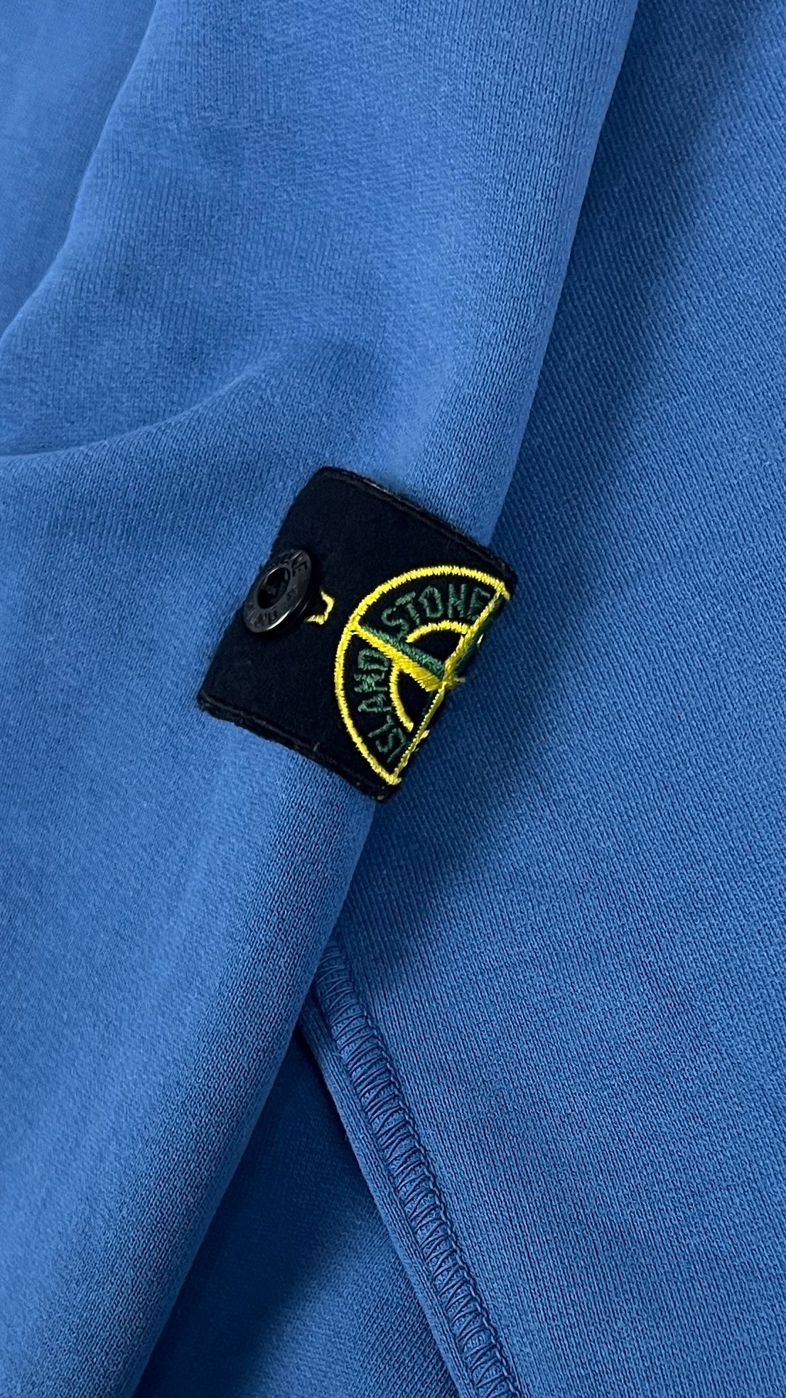 Sweat-shirt Crewneck Stone Island Junior bleu taille 12 ans, détail étiquettes et finitions — vue 3