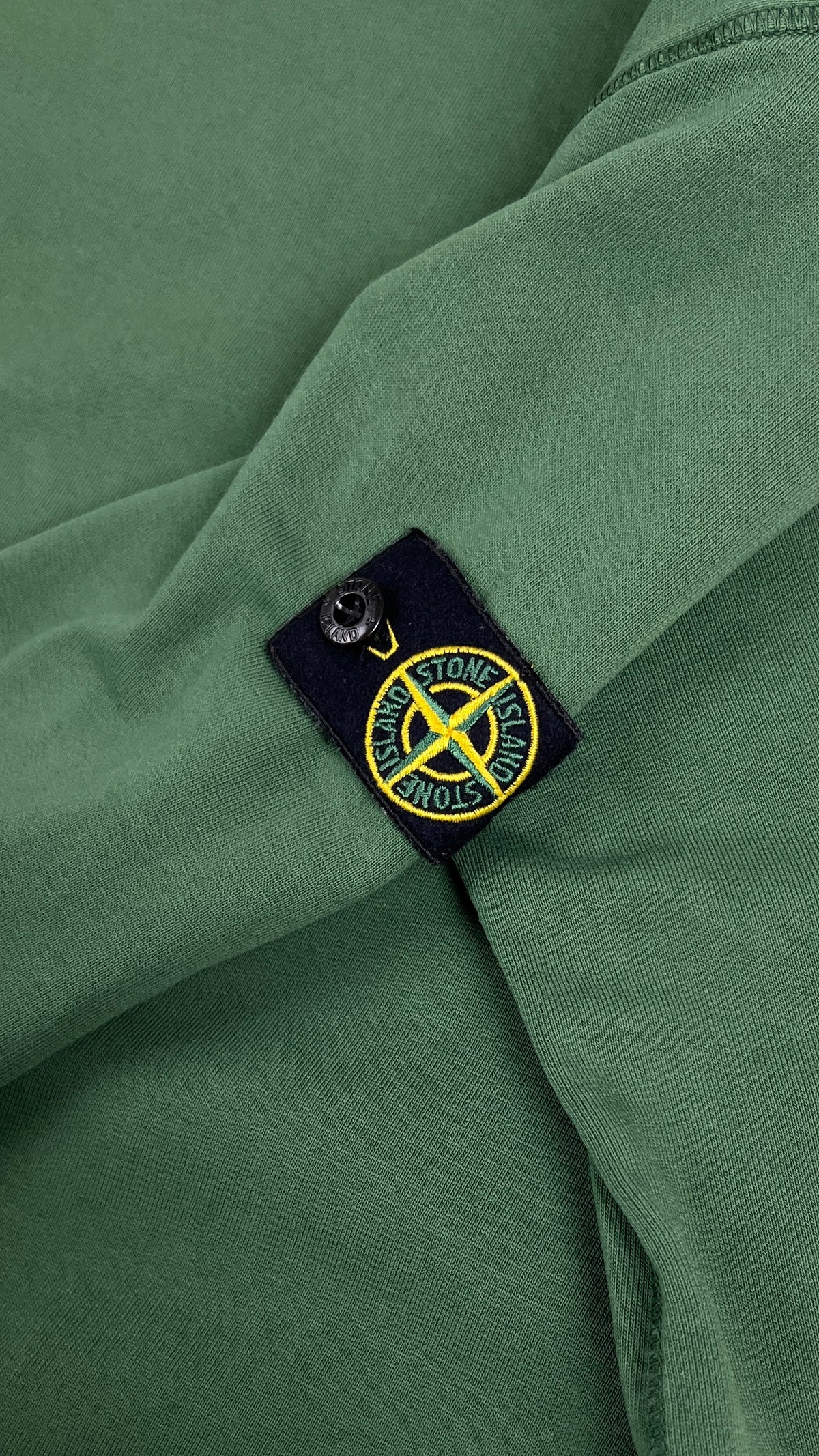 Sweat-shirt Crewneck Stone Island Junior vert taille 12 ans, détail étiquettes et finitions — vue 3
