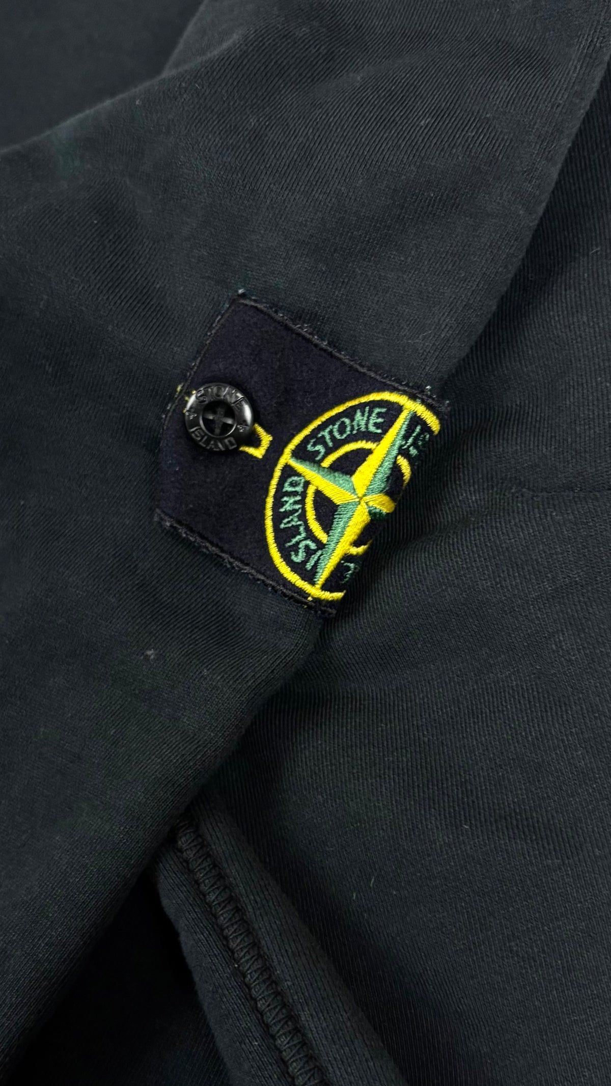 Sweat-shirt Crewneck Stone Island noir taille M, détail étiquettes et finitions — vue 4