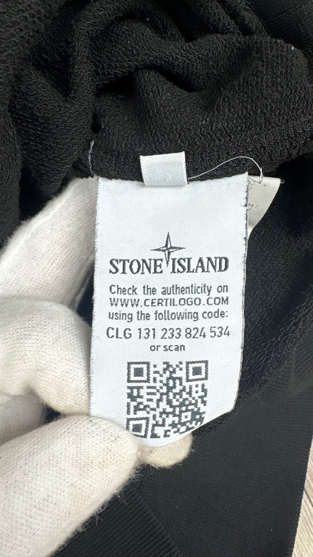 Sweat-shirt Crewneck Stone Island noir taille S, détail étiquettes et finitions — vue 5
