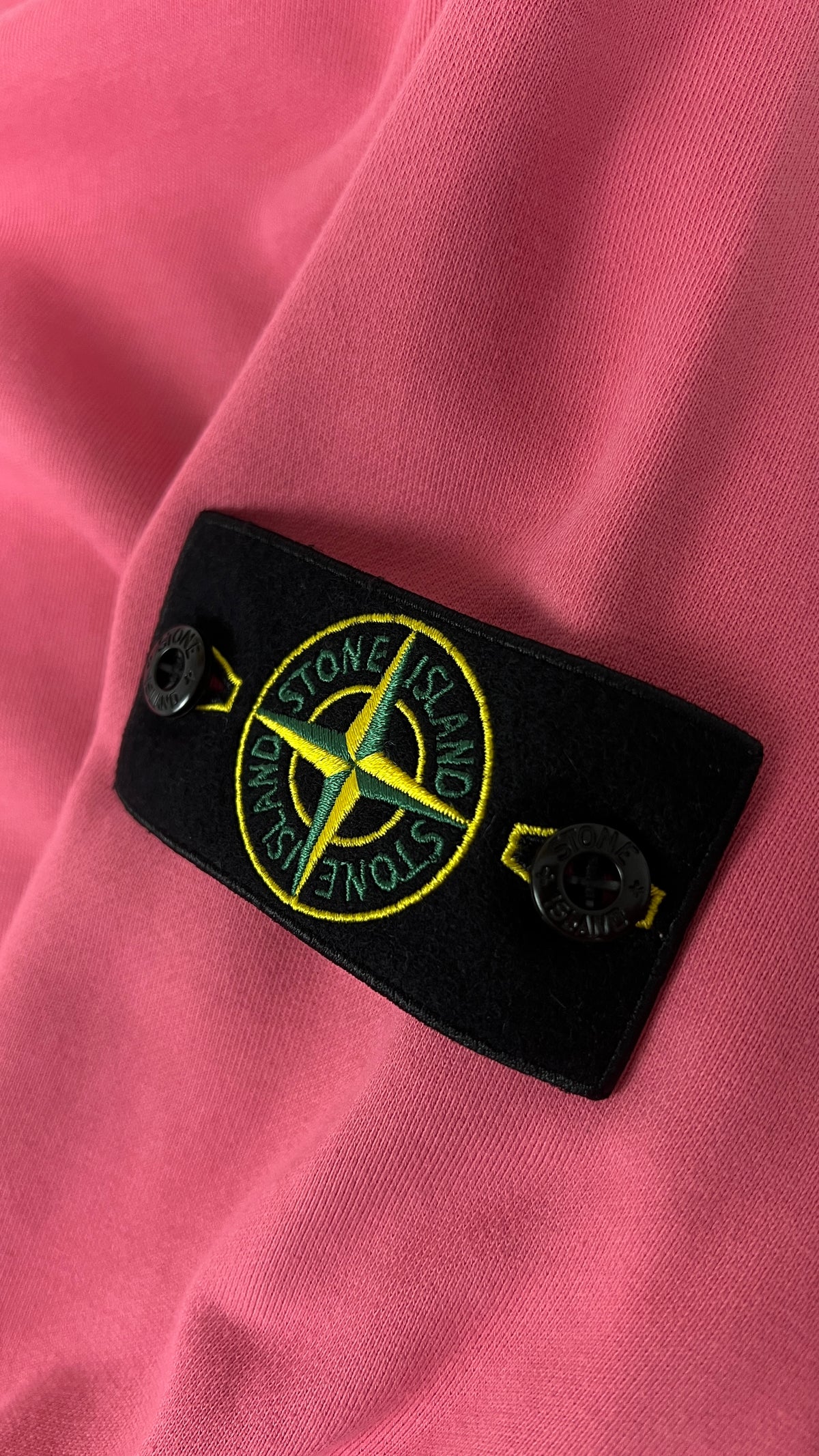 Sweat-shirt Crewneck Stone Island Organic Cotton Fleece Geranium rose, détail étiquettes et finitions — vue 3