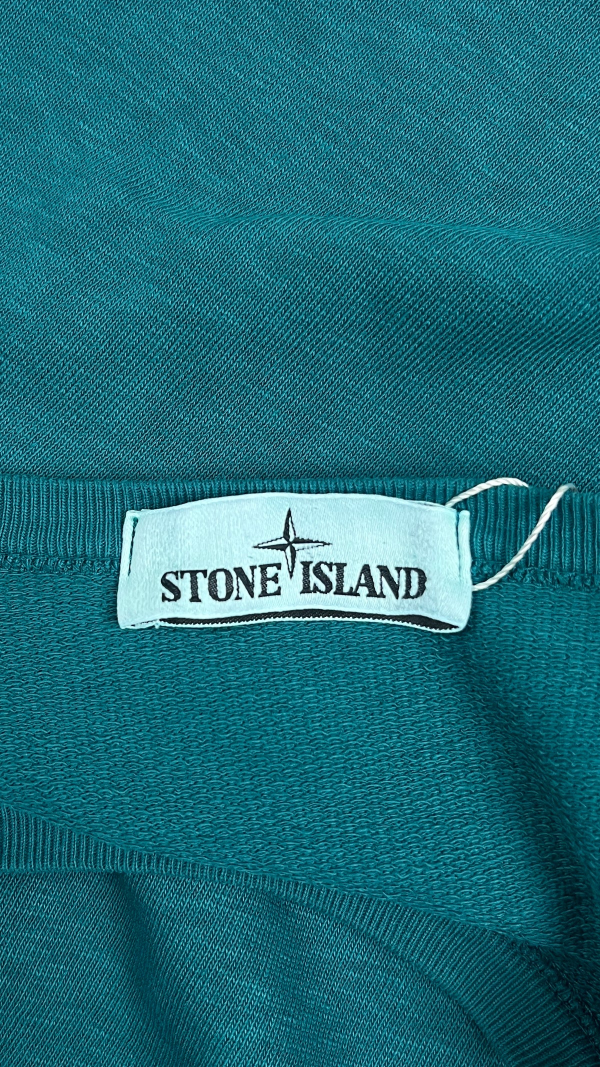 Sweat-shirt Crewneck Stone Island vert pétrole, détail étiquettes et finitions — vue 3