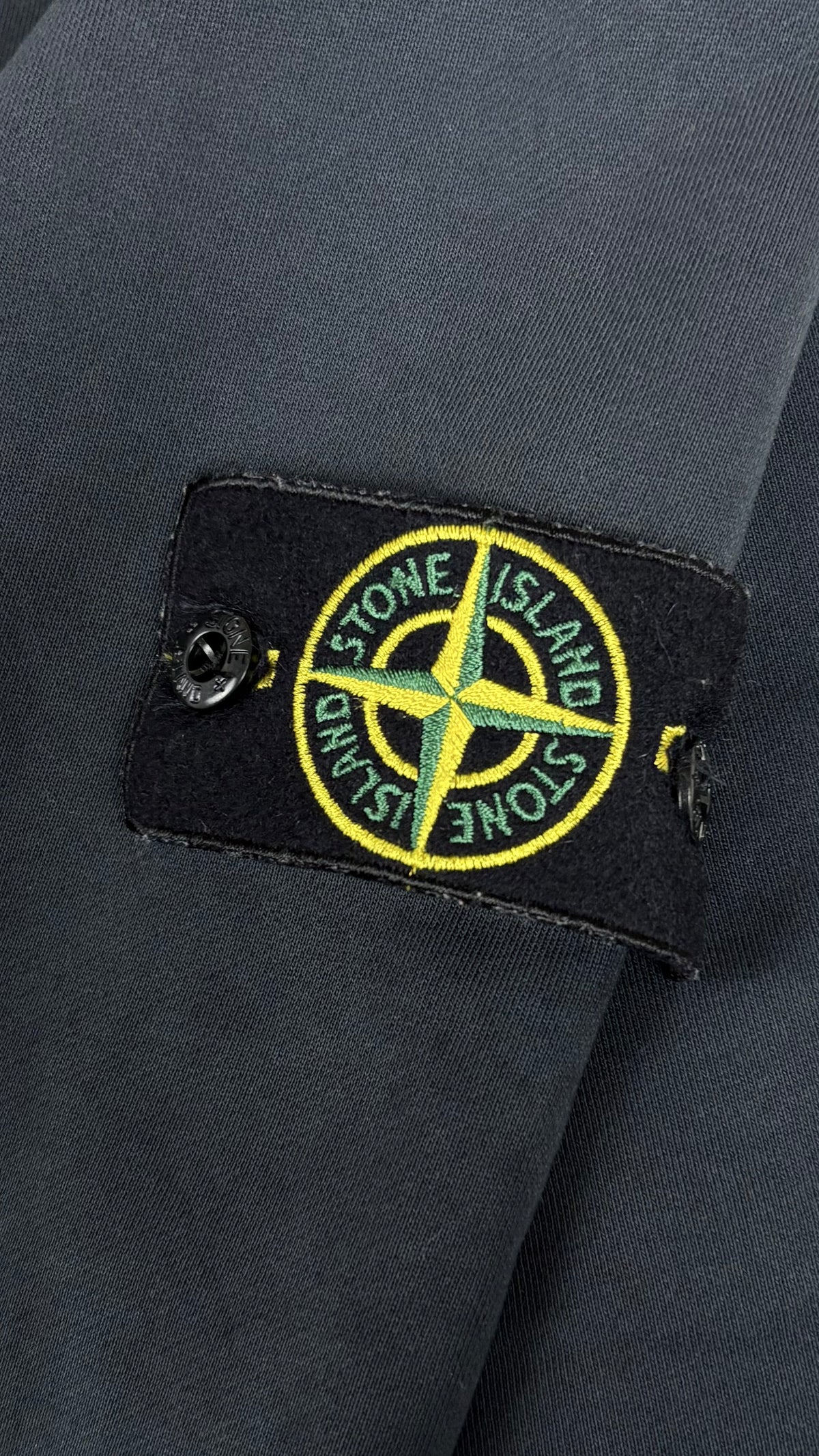 Sweat-shirt Hoodie Stone Island Cotton Fleece gris taille L, détail étiquettes et finitions — vue 4
