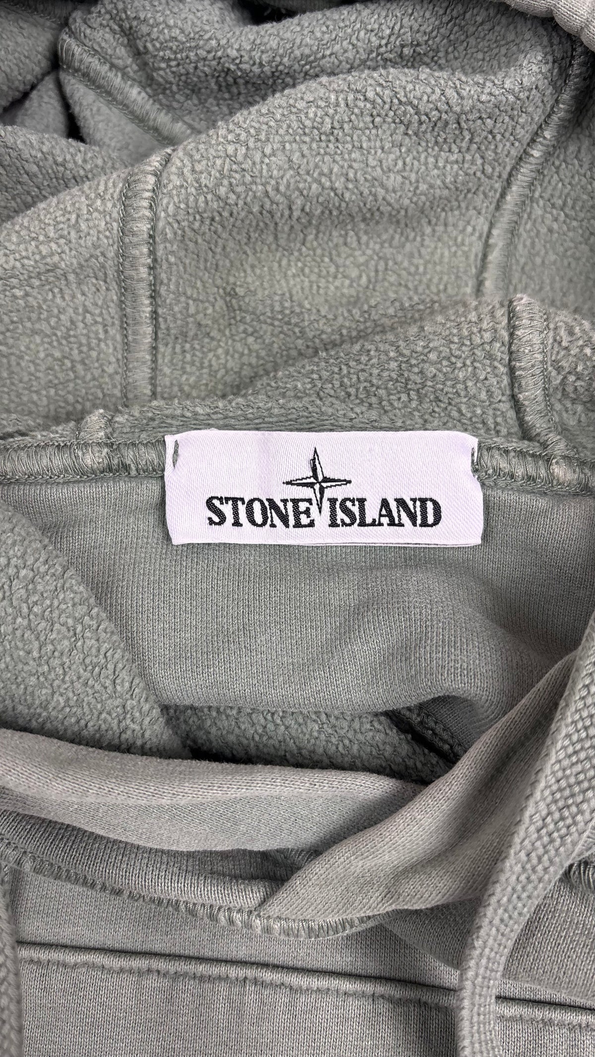 Sweat-shirt Hoodie Stone Island vert taille M, détail étiquettes et finitions — vue 3