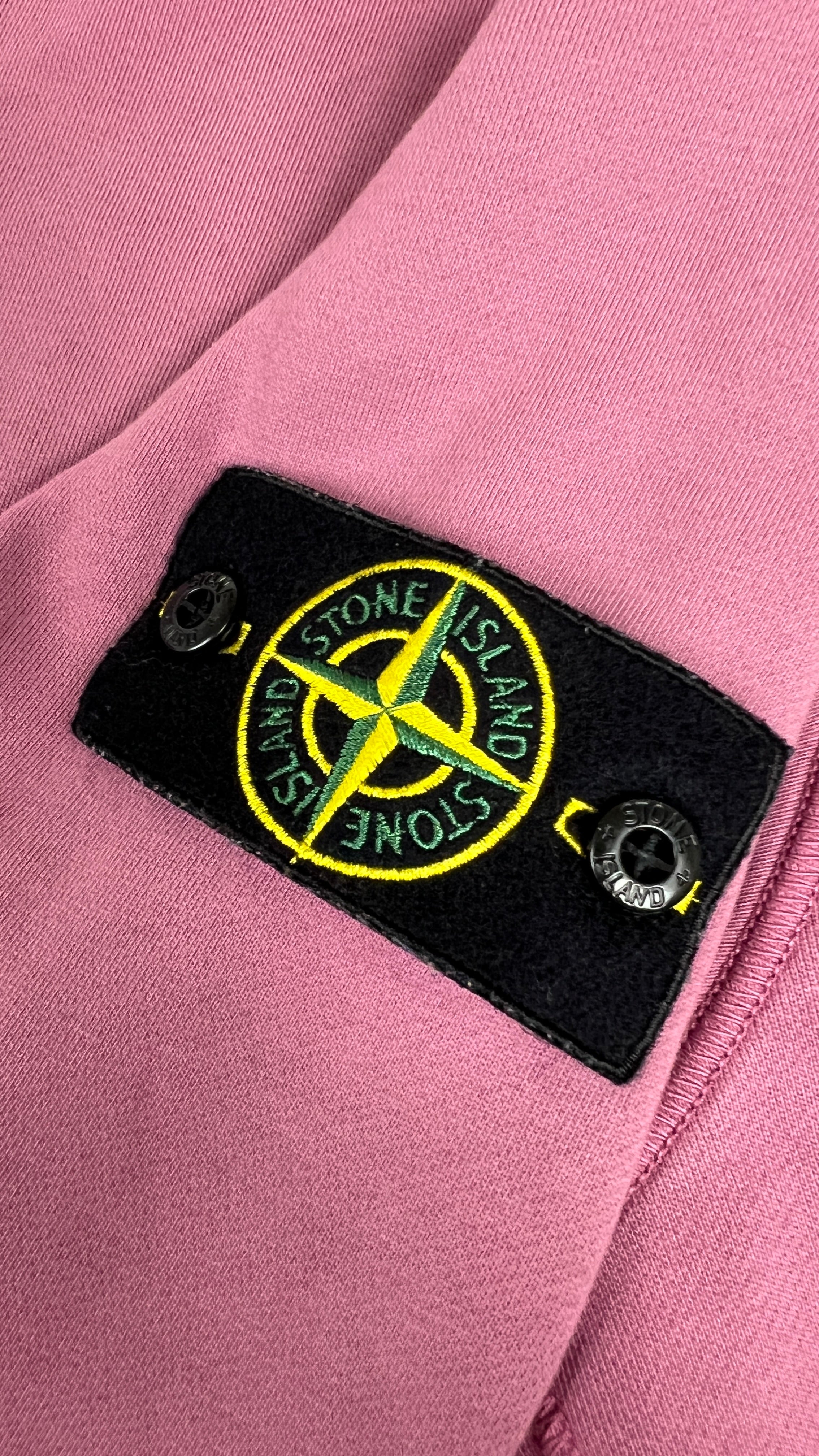 Sweat-shirt Stone Island rose taille M, détail étiquette — vue 4