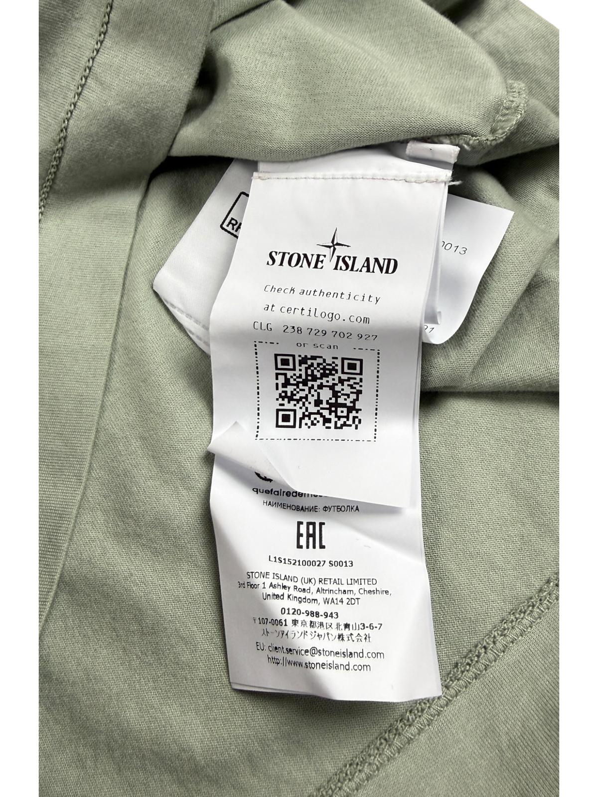 Tee-shirt Stone Island vert, neuf, détail étiquettes et finitions — vue 3