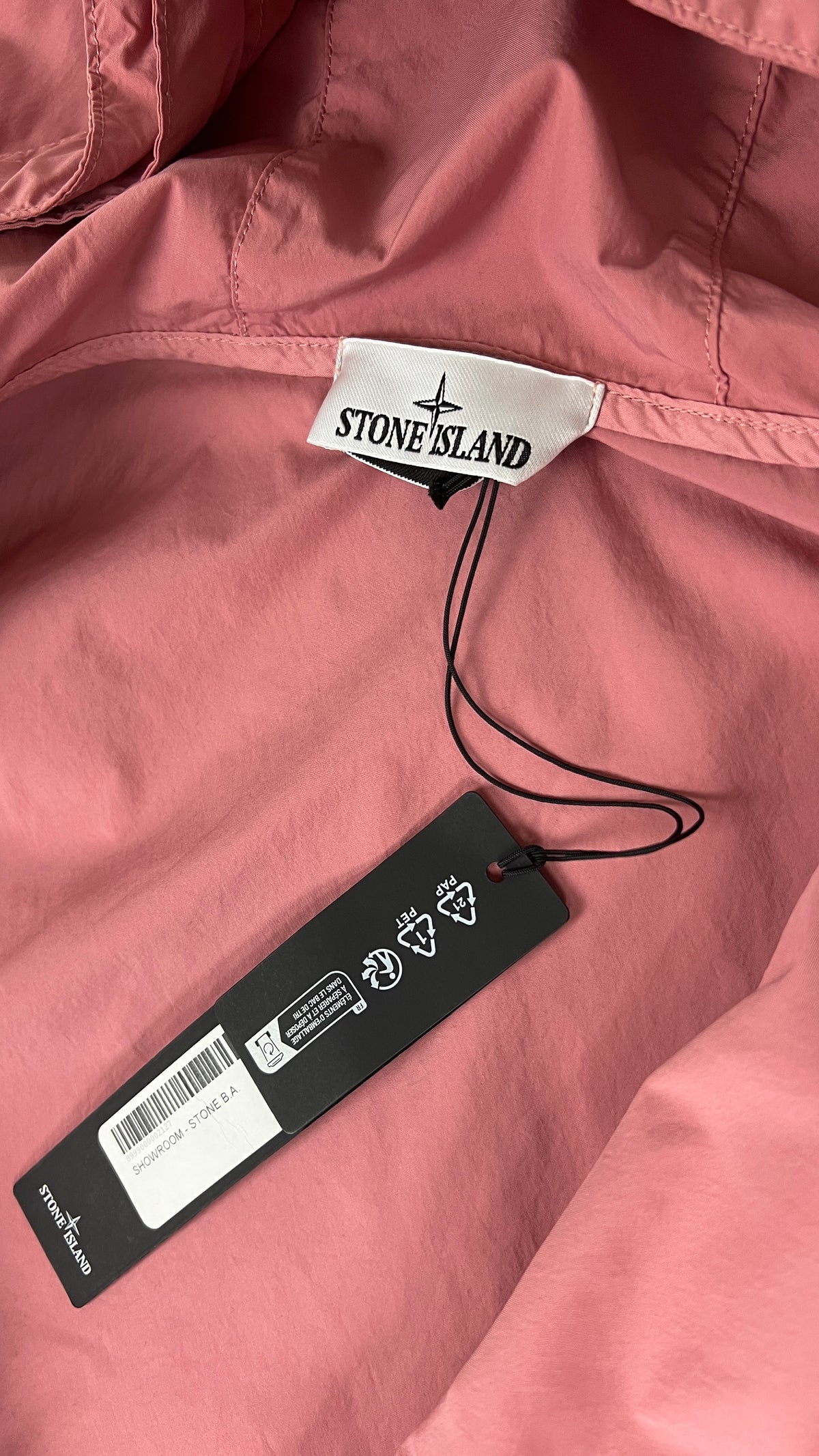 Veste à Capuche Stone Island Light Compact Touch Poly-TC Oleander rose, détail étiquettes et finitions — vue 6