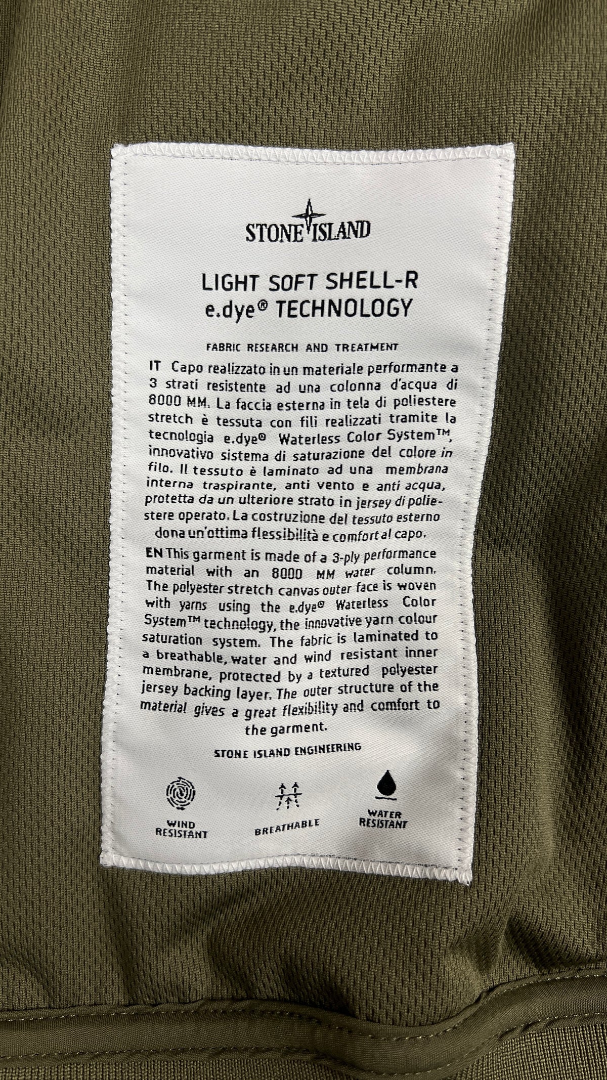 Veste à Capuche Stone Island Light Soft Shell-R e.Dye Military Green kaki taille M, détail étiquettes et finitions — vue 5
