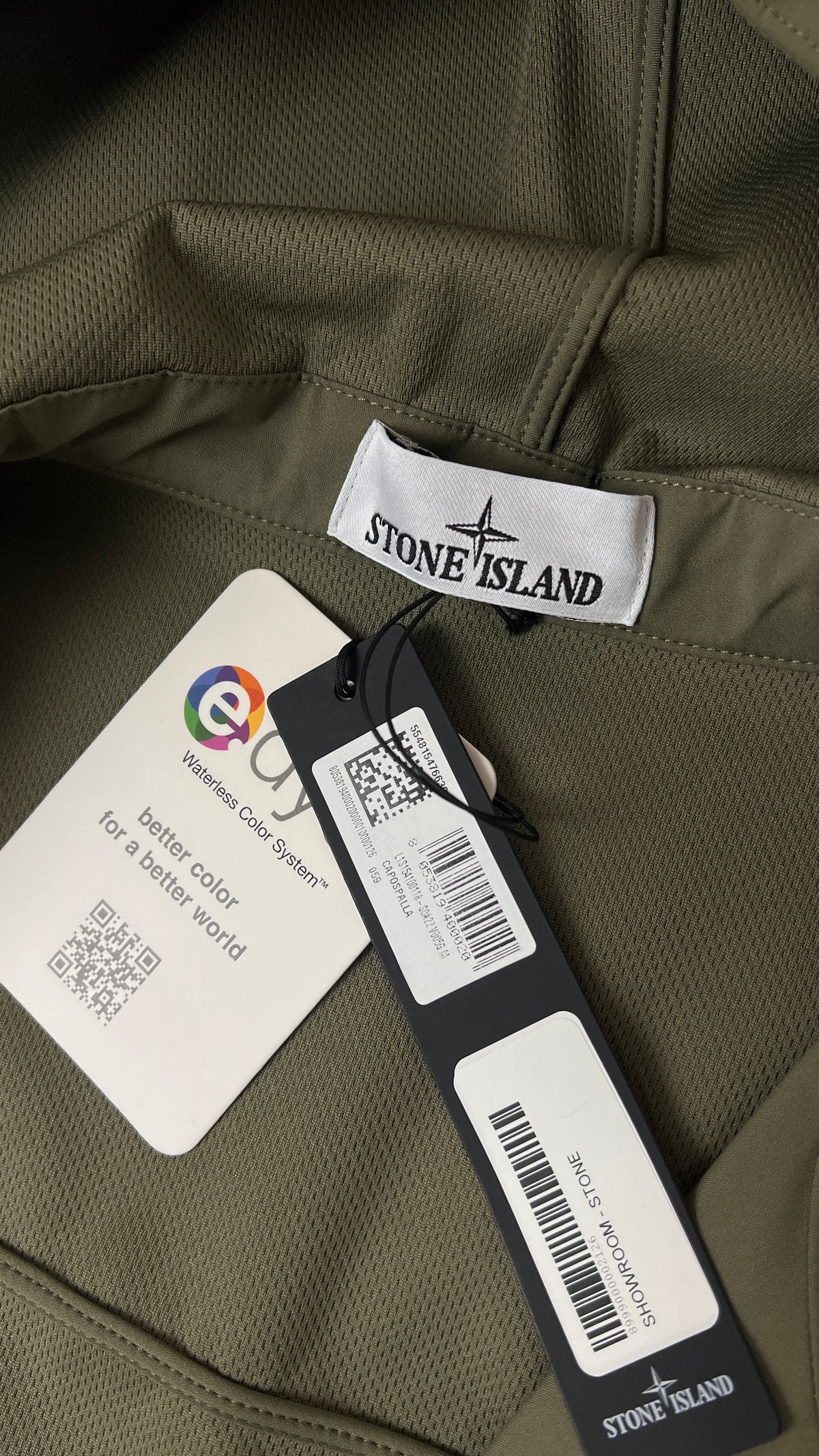 Veste à Capuche Stone Island Light Soft Shell-R e.Dye Military Green kaki taille M, détail étiquettes et finitions — vue 6
