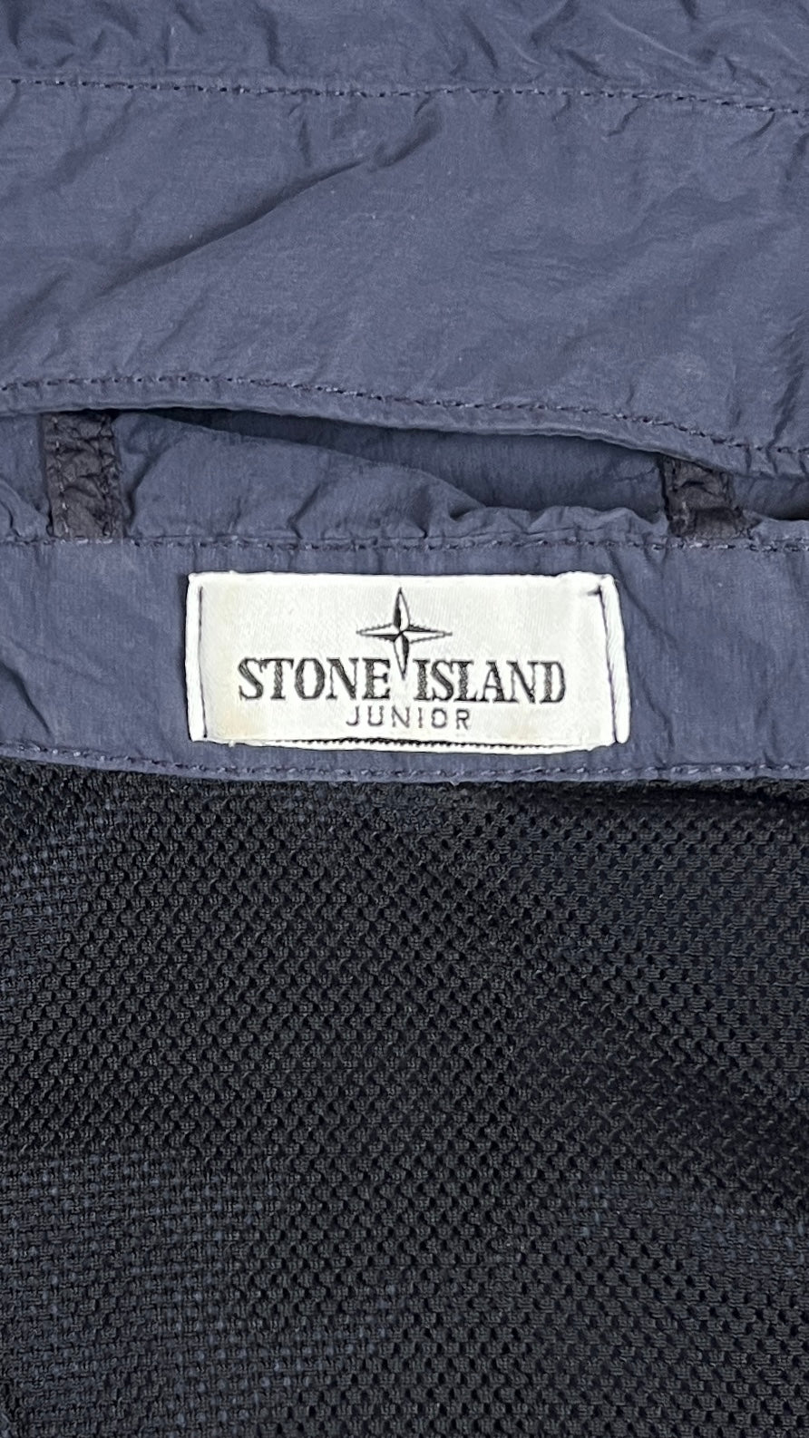 Veste Stone Island Junior Nylon marine taille 12 ans, détail étiquettes et finitions — vue 4