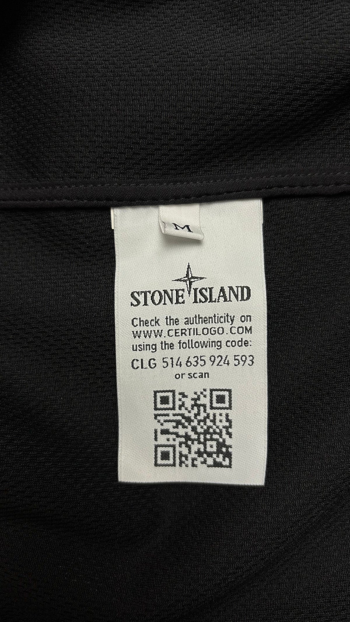 Veste Stone Island Light Soft Shell-R à Capuche noire, détail étiquettes et finitions — vue 6
