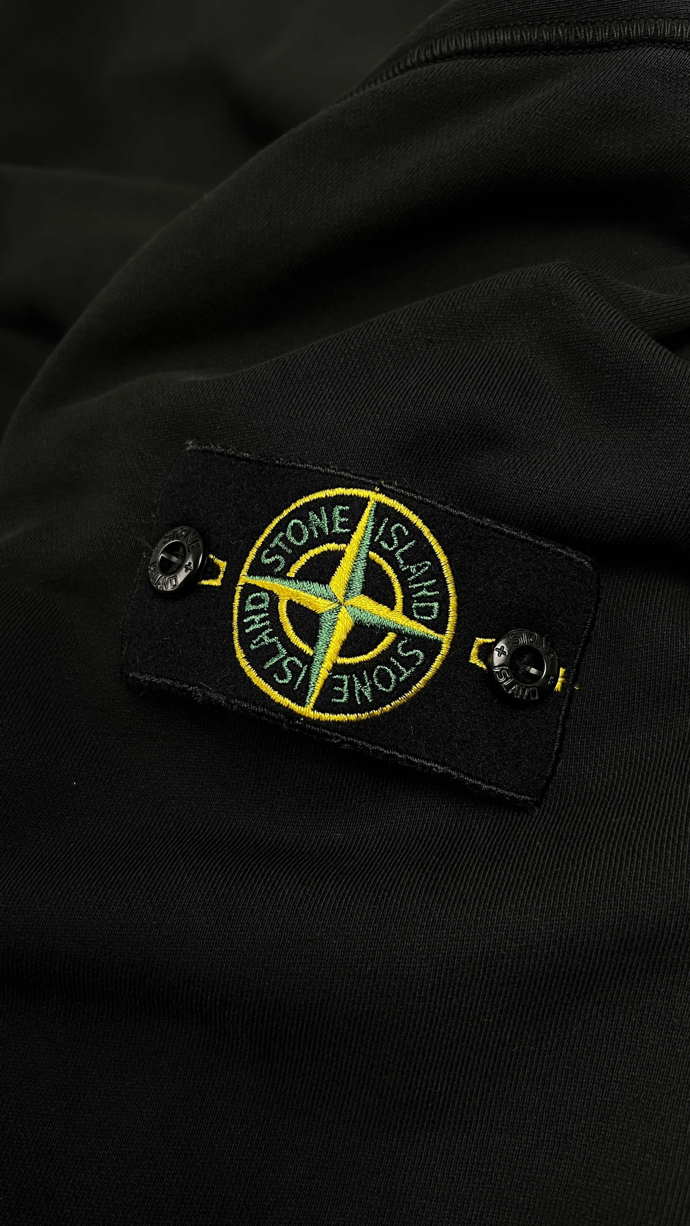 Sweat-shirt crewneck Stone Island noir taille M - logo et étiquette