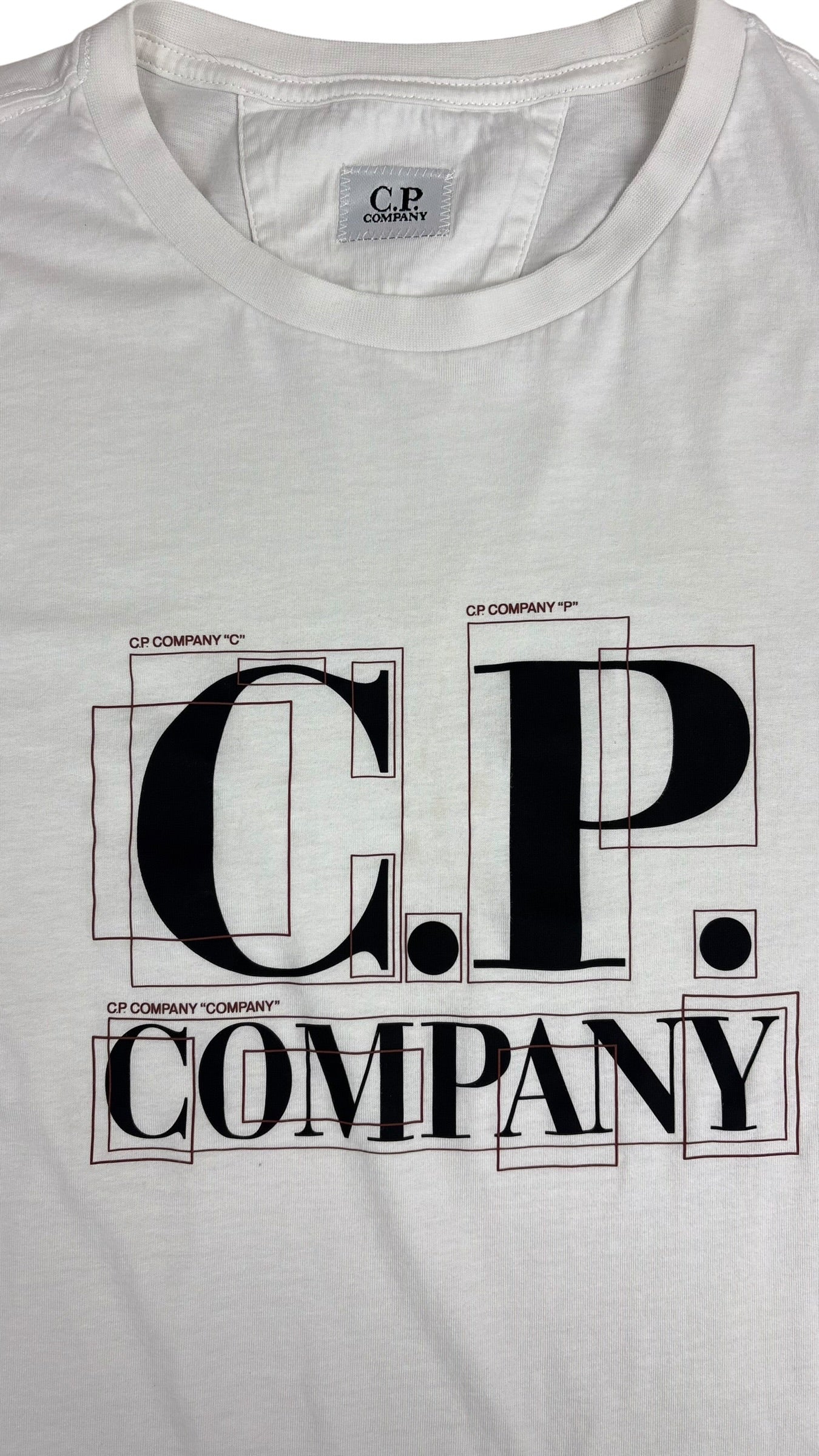 Tee-shirt C.P. Company blanc plié, gros logo C.P COMPANY imprimé sur l'avant