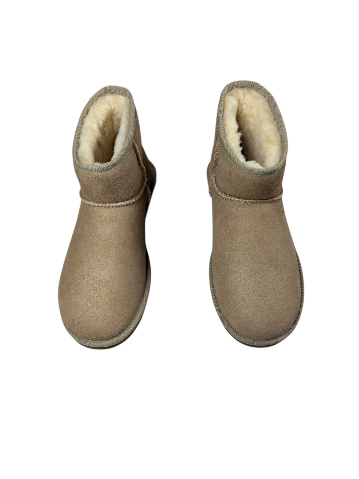 Bottes UGG Classic Mini beige, détail matière et finitions — vue 3