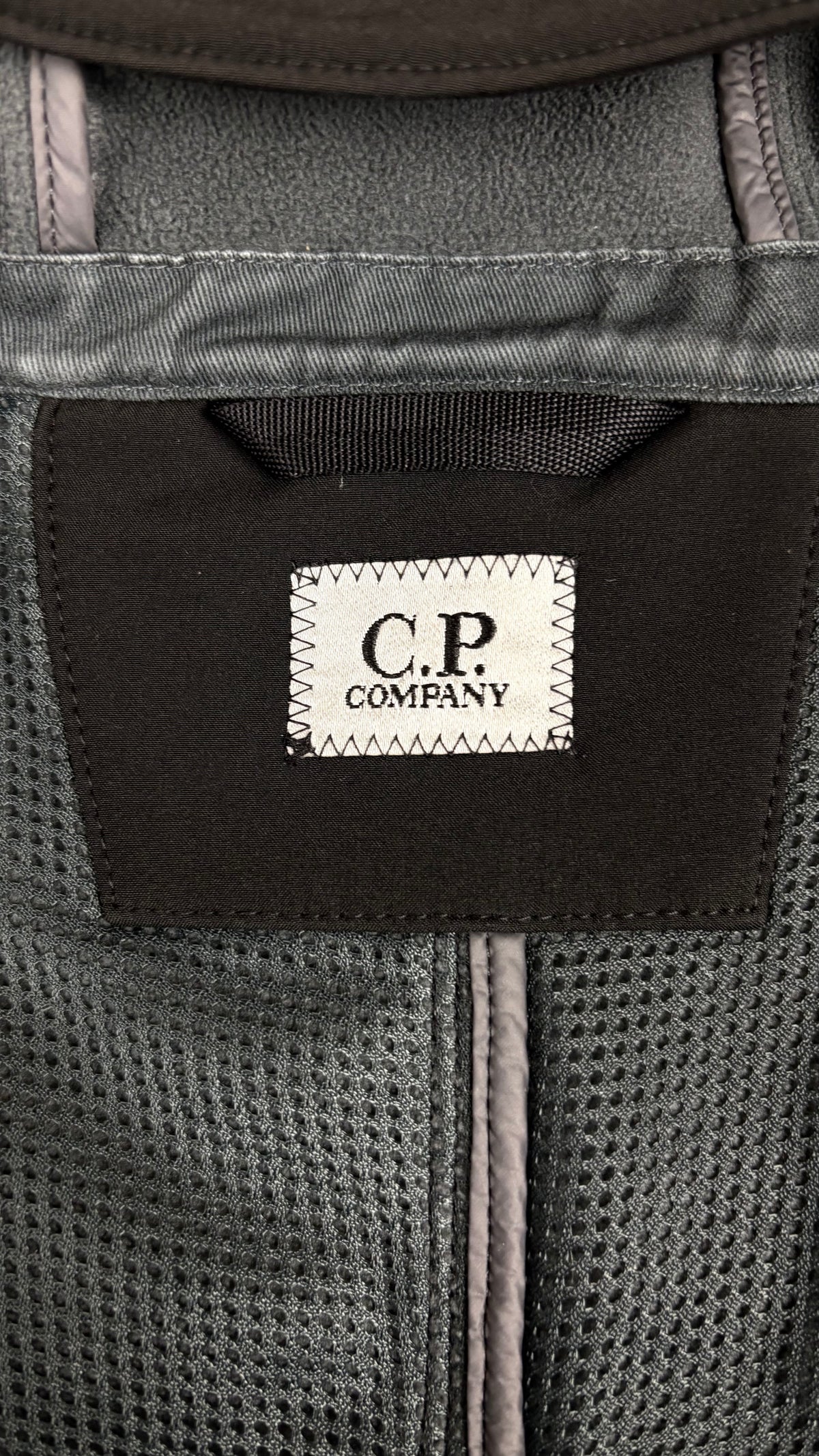 Veste à Capuche C.P Company Shell Noir Taille 44 – photo complémentaire 1 – NB08 Shop